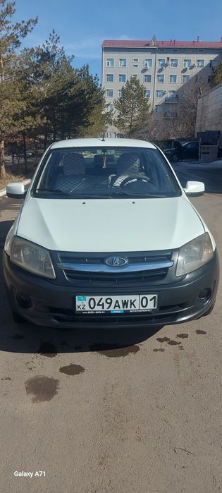 Продам автомобиль Лада Гранта 2013 года