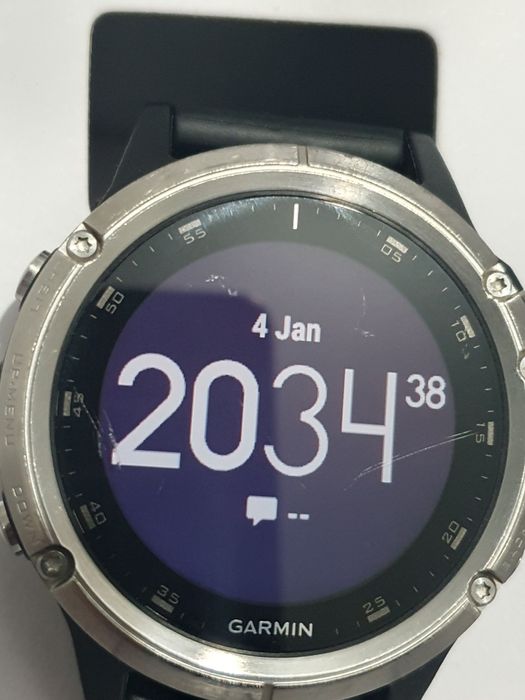 Часовникът Garmin Fenix 5 Plus
