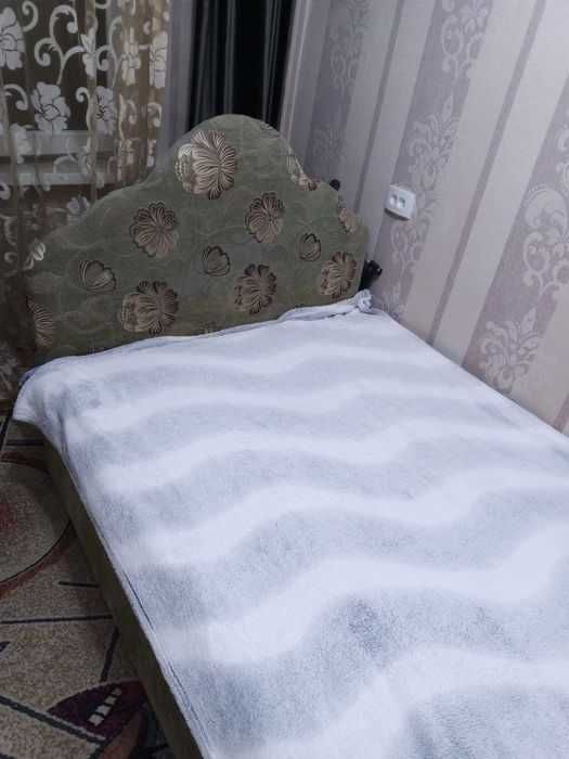 2-х спальная кровать в отл,состоян,с полками для одежды внутри,недорог