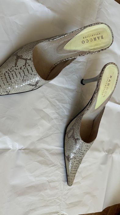 В продаже буу обуви