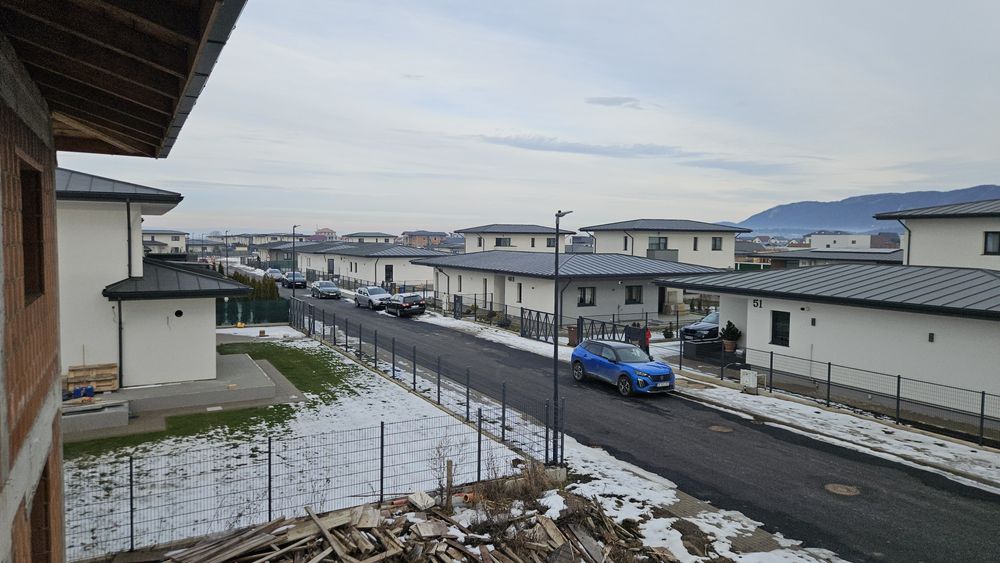 Casa la cheie Cristian zona f bună asfalt,utilități