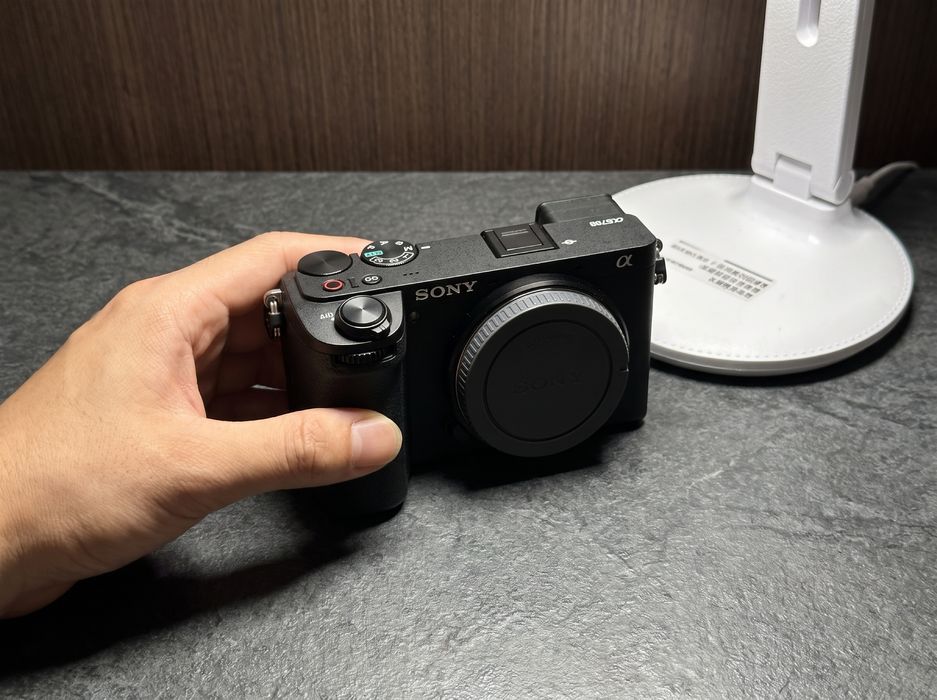 Sony a6700, пробег 937, в отличном состоянии