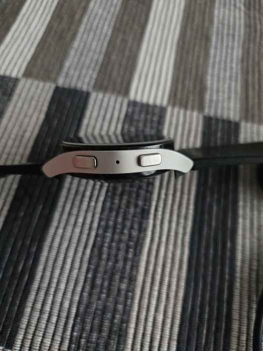 Продавам часовник Samsung Galaxy Watch 5 40mm BT