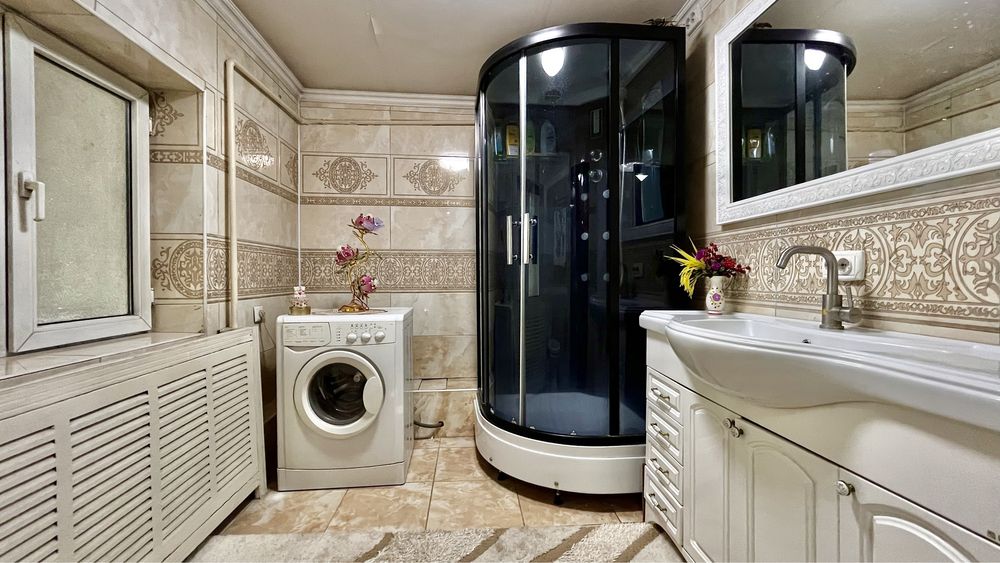 Продам двух этажный дом