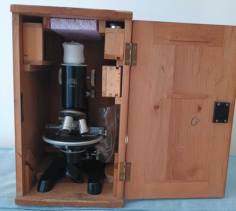 Като нов немски лабораторен микроскоп HENSOULT WETZLAR с три обектива