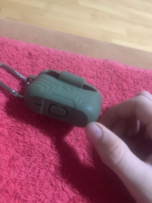 Продам чехол на airpods pro 2