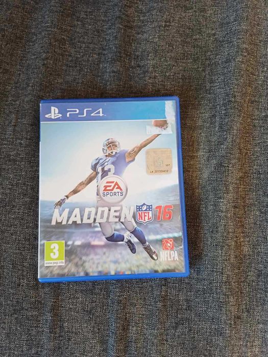 Конзола PS4, четири игри и два джойстика