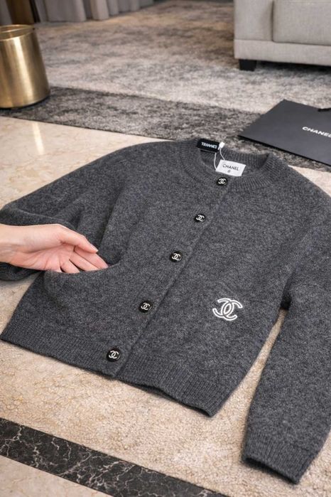 сива жилетка плетена шанел chanel блуза зимна есенна горница копчета