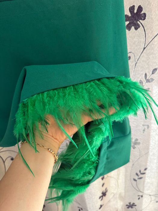 Rochie verde cu pene