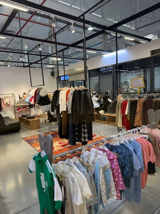 Магазин продаётся вместе с товаром