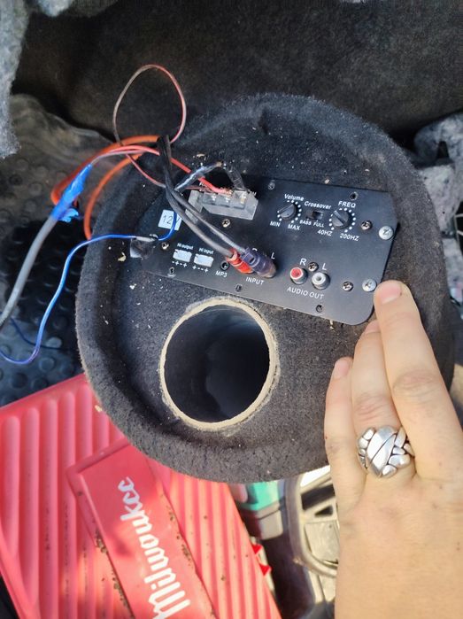 Магнитола и сабвуфер бочка