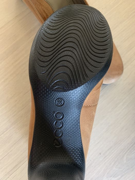 Vand pantofi Ecco(38) din piele.