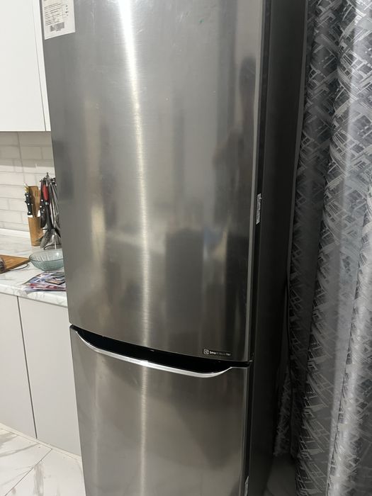 Холодильник LG сатылады