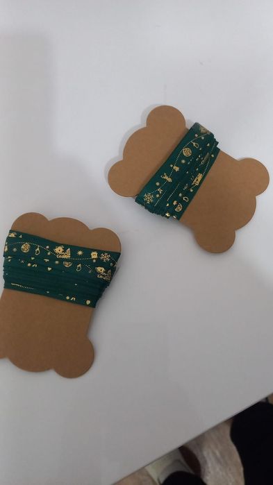 Продажа новогодних открыток и аксессуаров