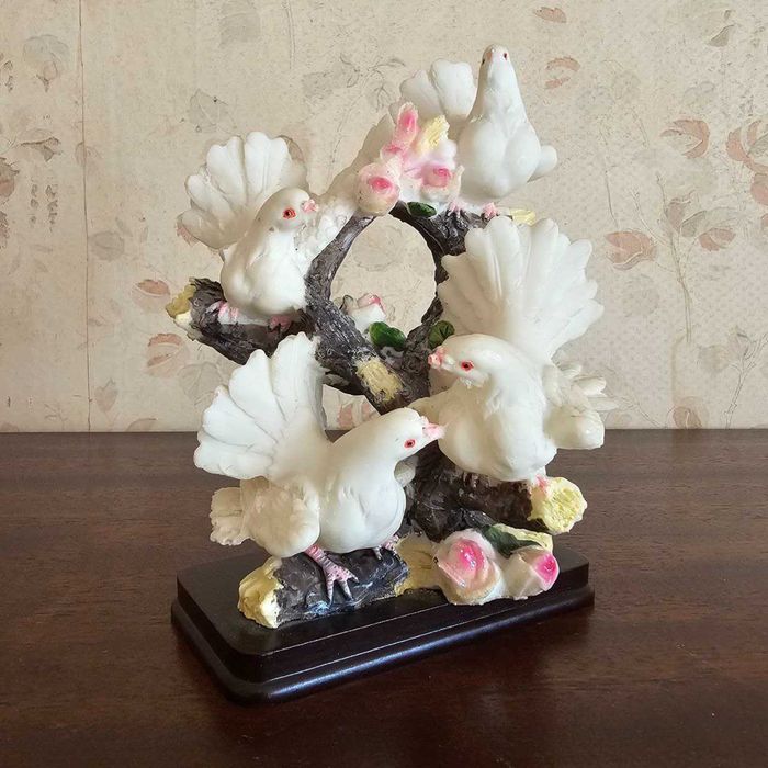 Статуэтка  из полистоуна "голубки".