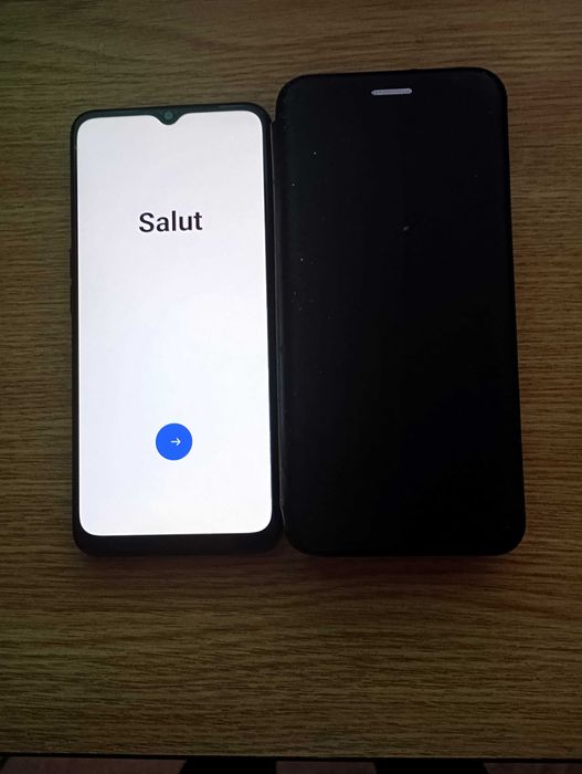 Vind telefon OPPO stare excelent de buna cu doua huse si folie