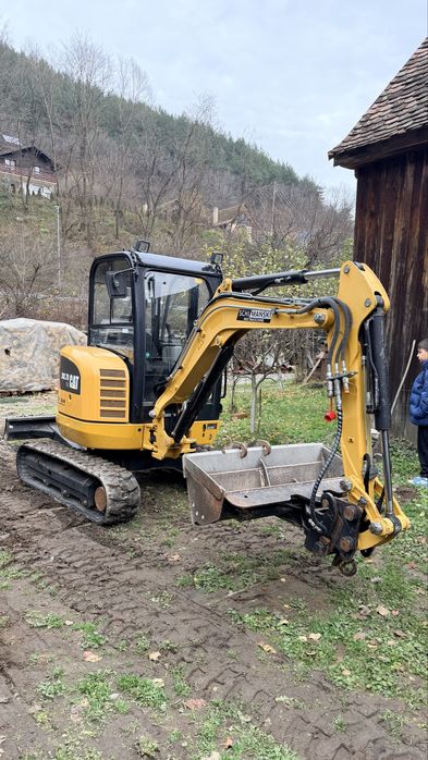 Inchiriere mini excvavator CAT 3 tone