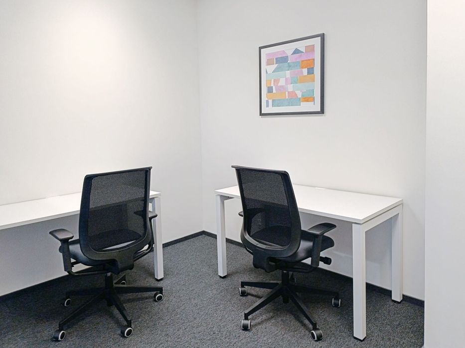 Самостоятелно офис пространство за 3-4 души в Regus BSR 1