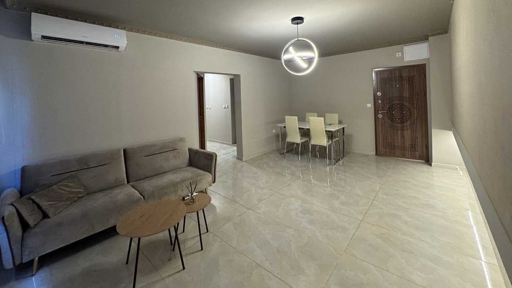 Двустаен имот в кв.Света Троица