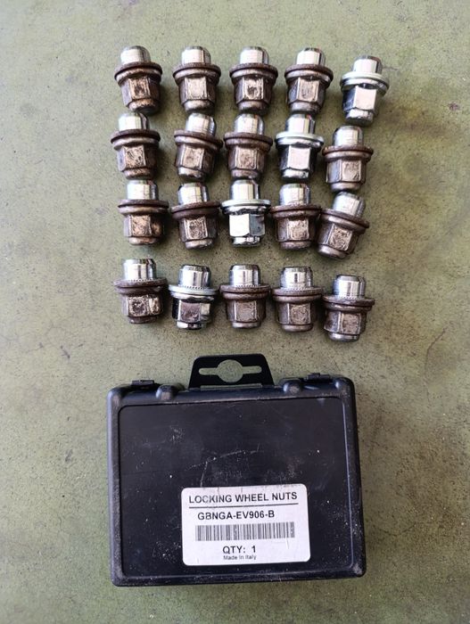 Оригинални Гайки за Тойота+Секретни 12х1.5 ключ 21