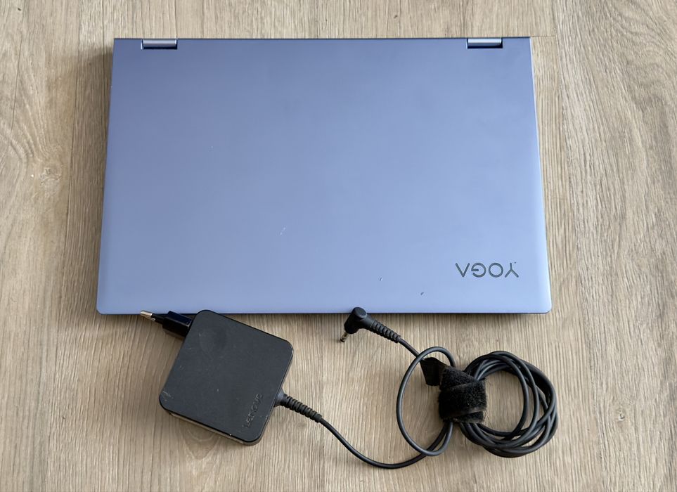 Vând laptop Lenovo Yoga 530-14IKB, model 81EK, laptop 2 în 1 cu ecran tactil și balamale rabatabile la 360°