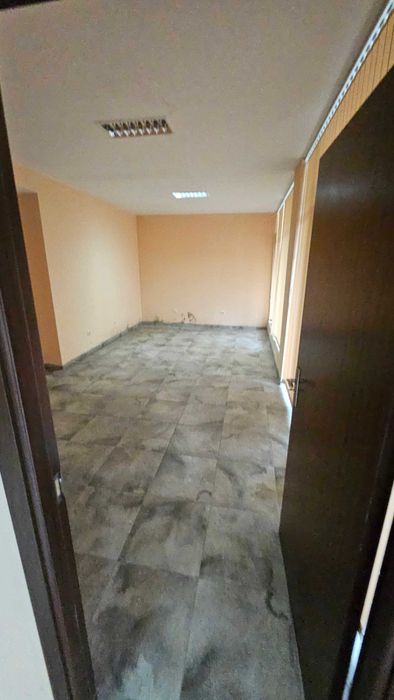 Дава се под наем Офис в Добрич, Център - 121 кв.м за 612 € - Снимка #10
