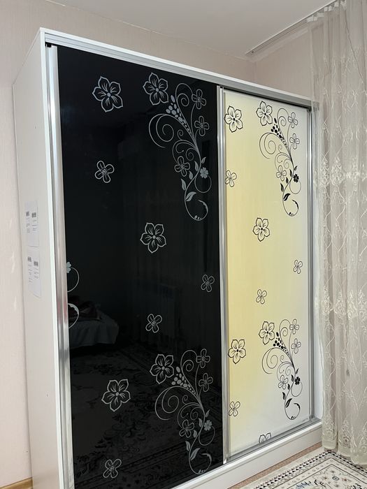 Шкаф купе, сабақ оқитын столымен