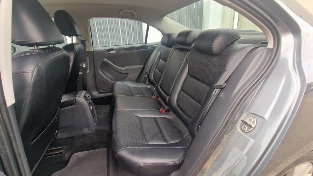 Volkswagen Jetta 2011 - interior piele