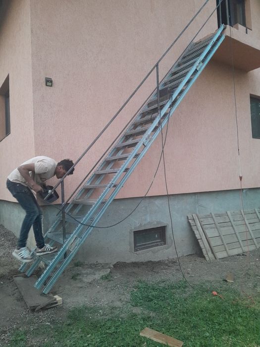 De vanzare scara zincata la comanda si cum dorit transport gratuit