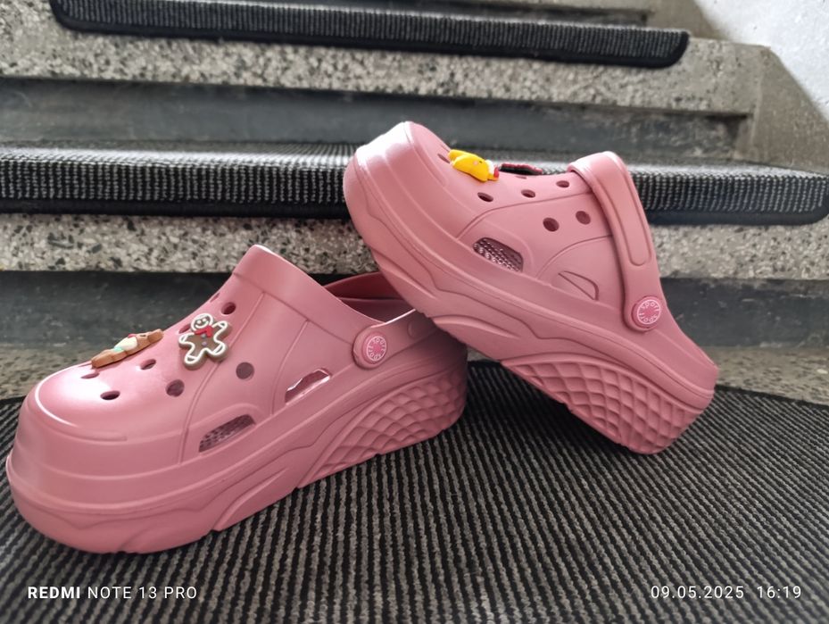 Нов дамски крокс, лек и удобен, номер 35/36.