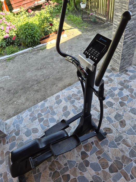 Vând Bicicletă Eliptică Capital Sports Helix Pro - Volantă 20kg, Bluetooth