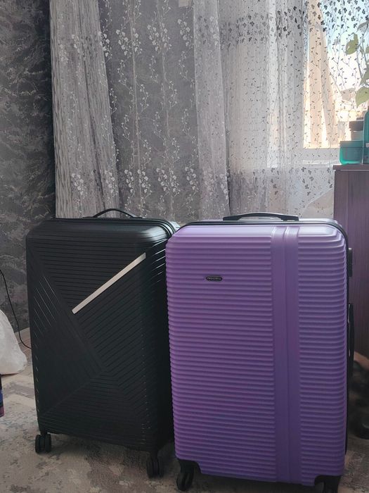 Продам чемоданы 3 штуки разные