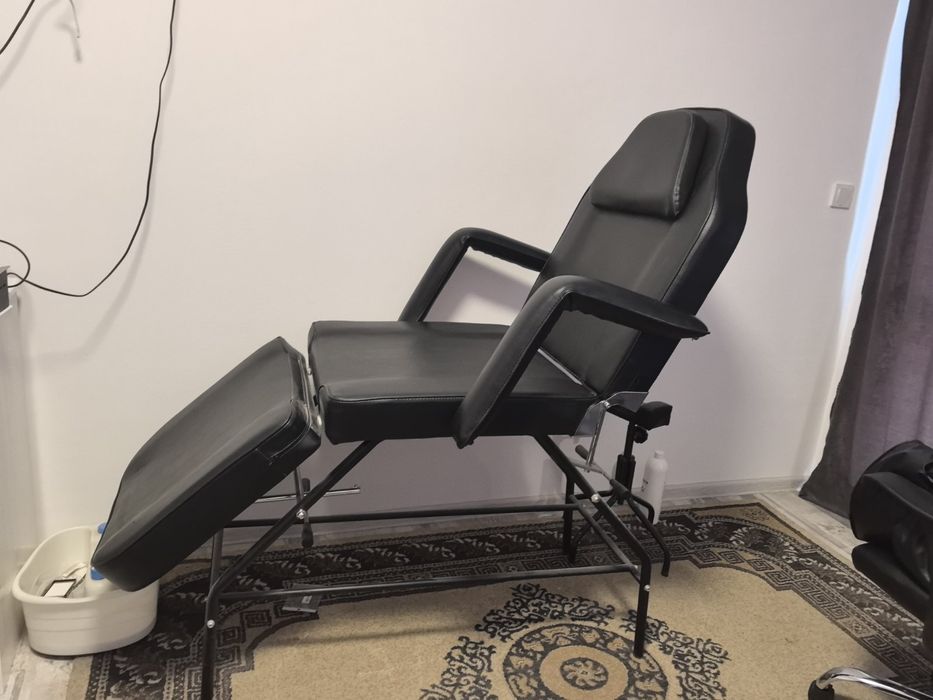 Продавам масажна кушетка подходяща и за педикюр
