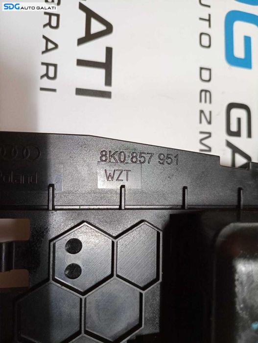Scrumiera cu Bricheta Bord Audi A4 B8 2008 - 2016 Cod 8K0857951 8K0857965 [M6487]