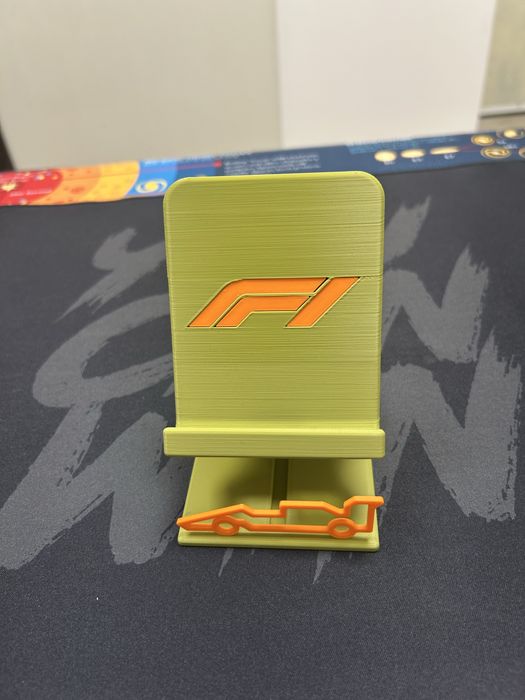 3D принтирана стойка за телефон F1 стил
