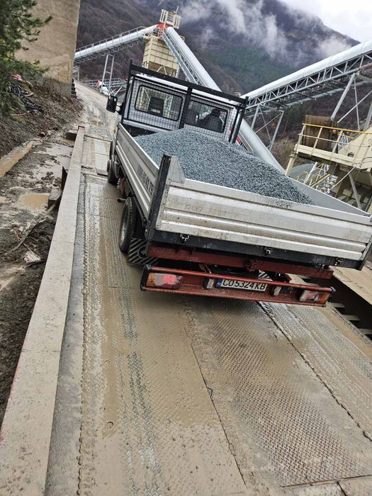 Услуги със самосвал с кран