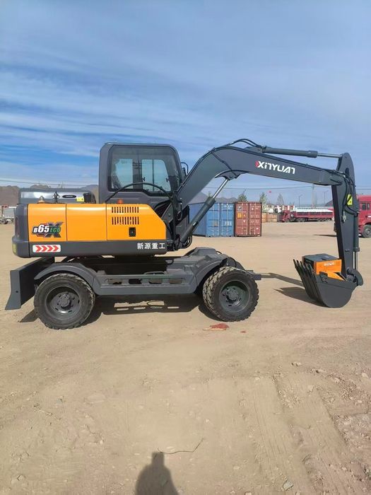 Экскаватор 65талик Гидромолотом