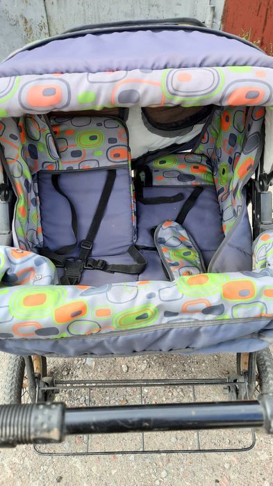 Продам детскую коляску для 2и