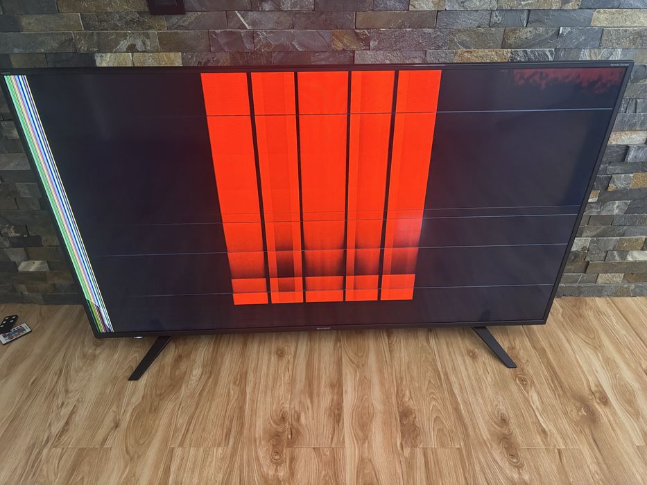 DEFECT Televizor TV LED Smart Sharp, 153 cm, 60UI7652E, 4K Ultra HD, Clasa A placa de baza buna ecran defect