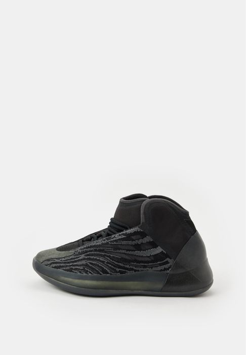 Продам новые оригинальные кроссовки Adidas YEEZY Boost