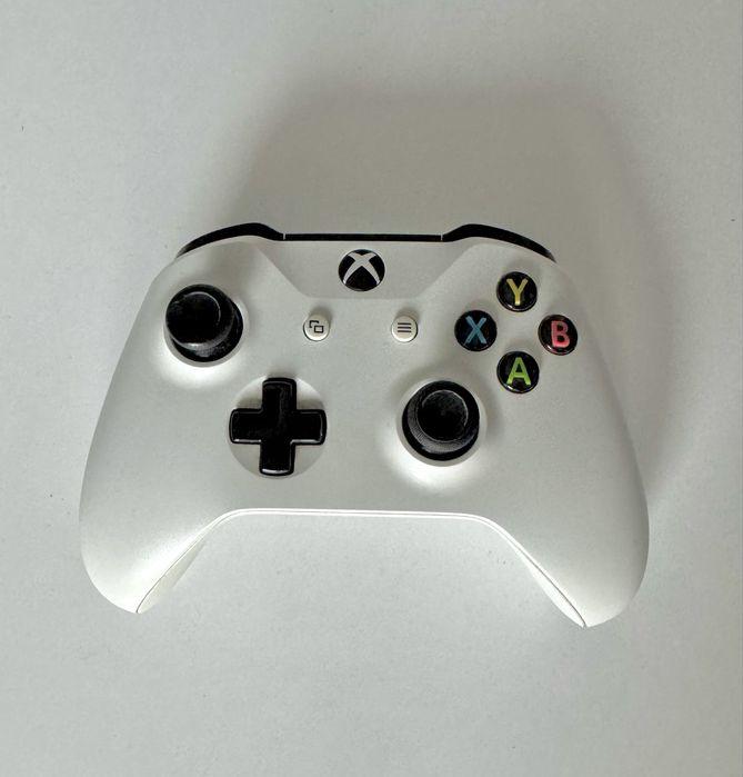 Xbox One S 1TB + Controller