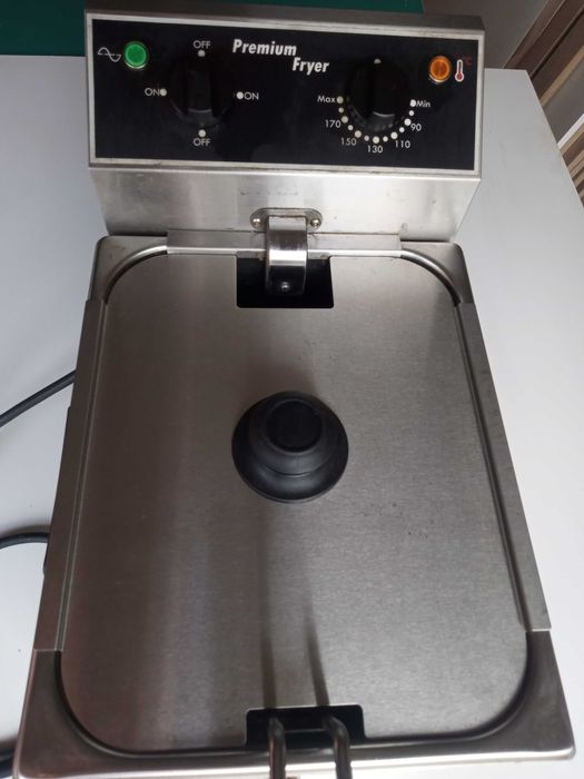 Продавам професионален фритюрник