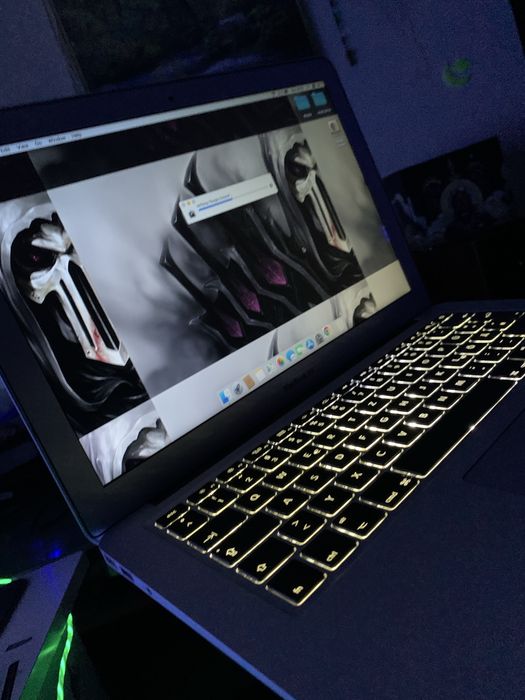 Vand sau schimb laptop apple