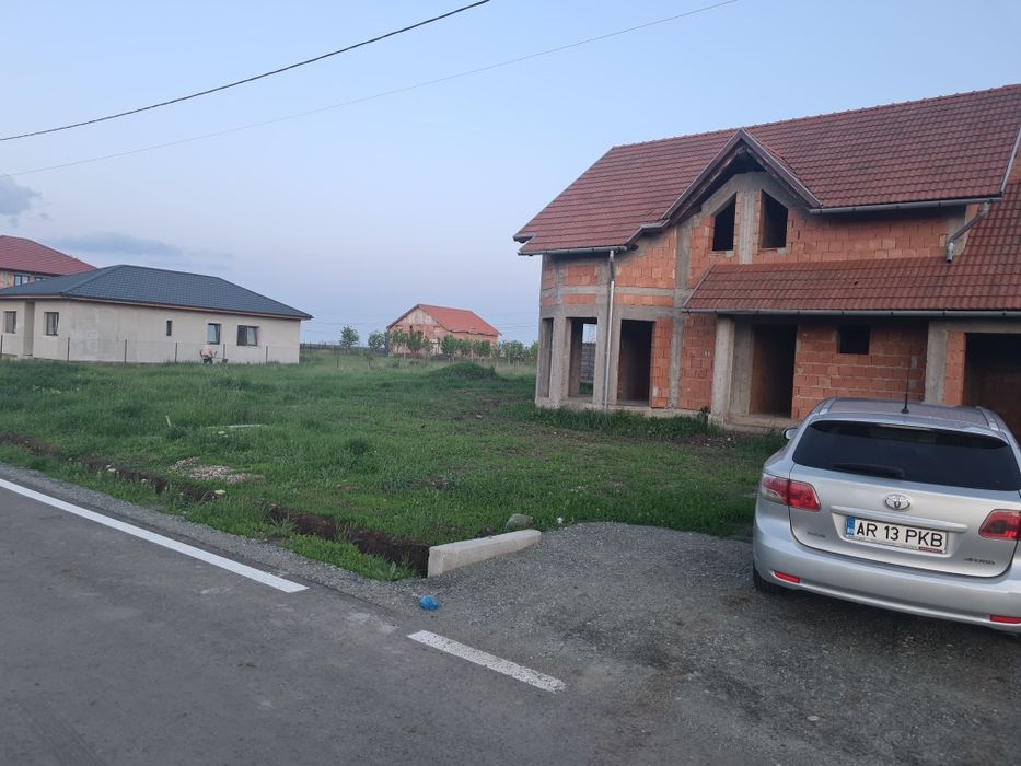 Casa la rosu in Sagu, 505 mp teren.