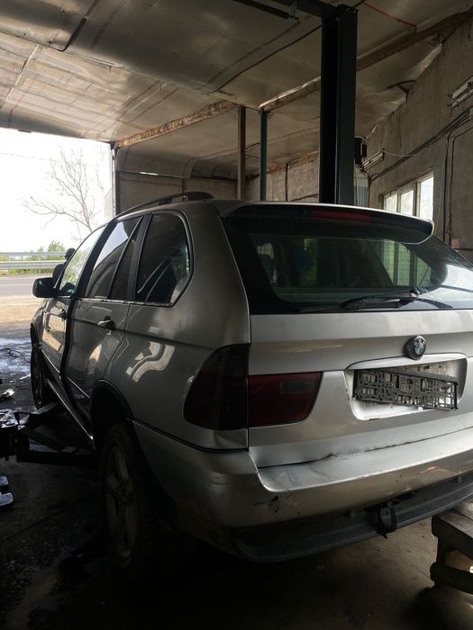 Dezmembrez BMW X5 3.0 Diesel