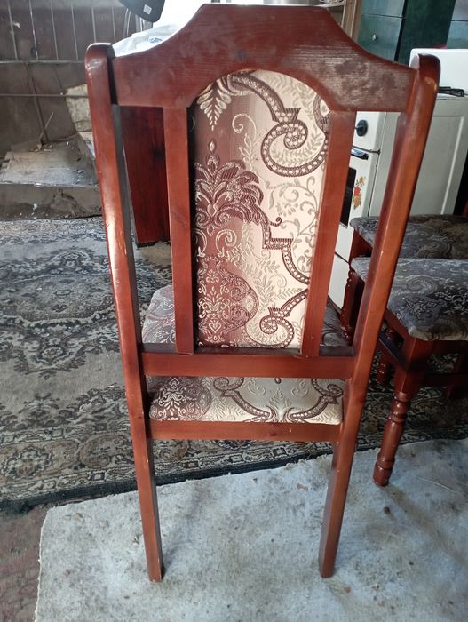 Продам деревянные стулья 4 штуки