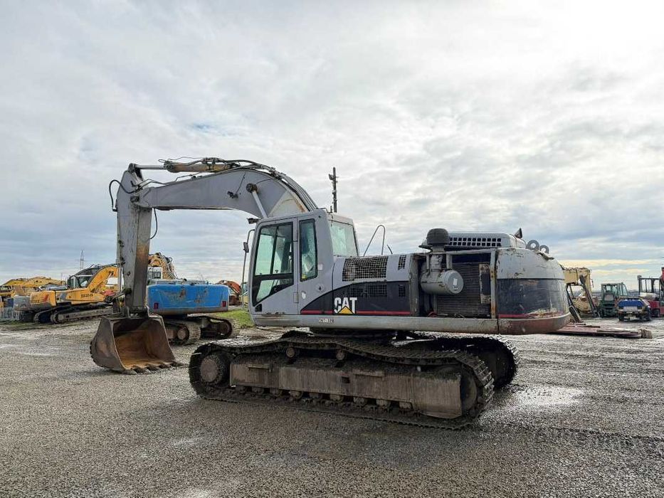Dezmembrez excavator pe senile Caterpillar 330 C