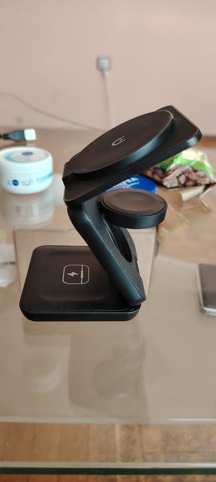 безжично зарядно за телефон с отделение и за безжично  смарт часовник