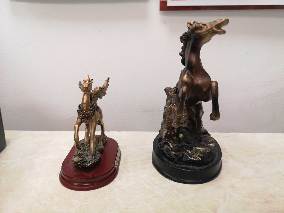 Статуетки на коне