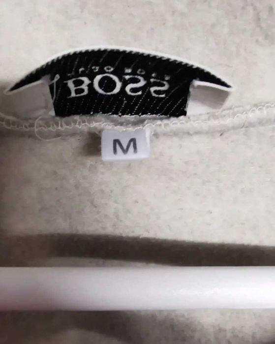 Vând polar HUGO BOSS mărime M
